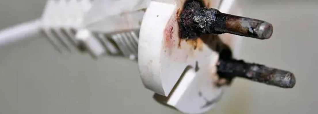 Повреждения шнура питания и вилки Повреждения шнура питания и вилки