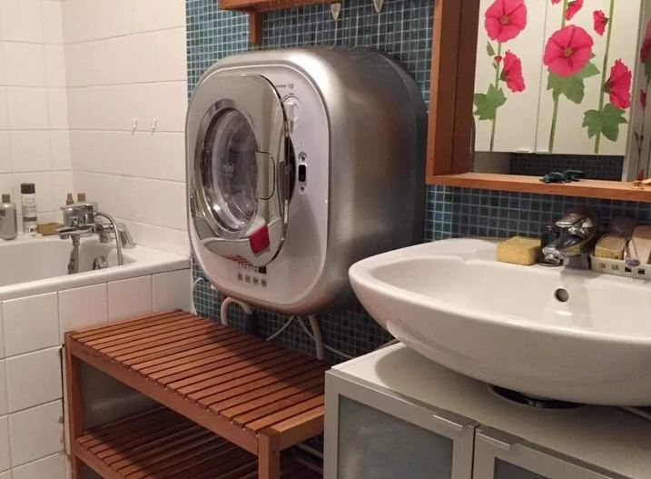 Встраиваемая стиральная машина в ванной Встраиваемая стиральная машина в ванной