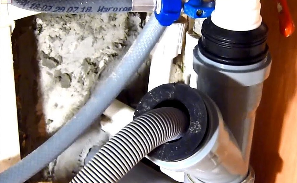 Как правильно установить шланг стиральной машины 