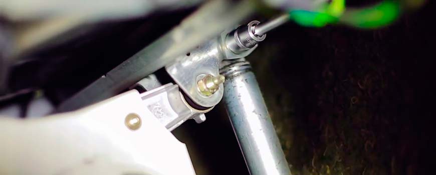 Почему стиральная машина прыгает при отжиме и как решить эту проблему