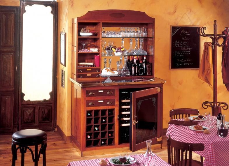 Деревянные винные шкафы