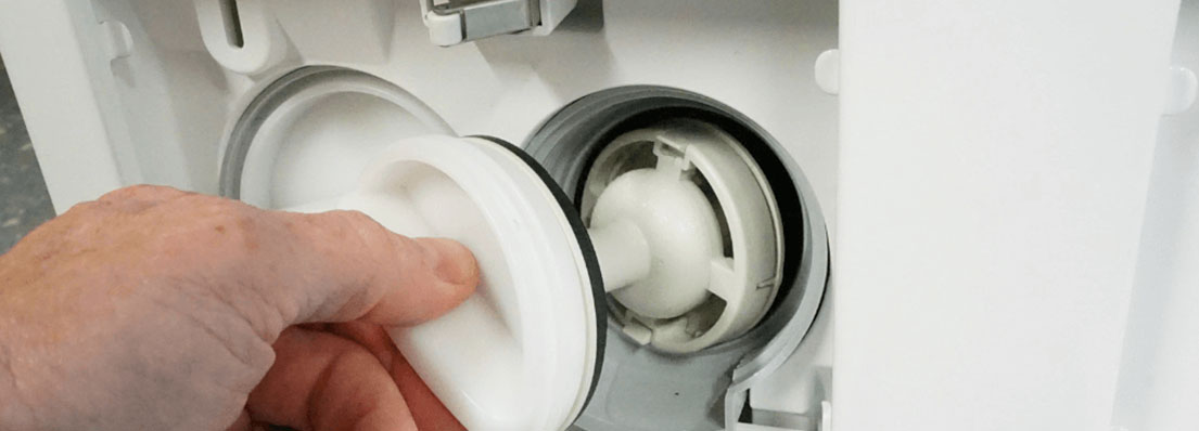 Почему течет вода снизу стиральной машины Почему течет вода снизу стиральной машины