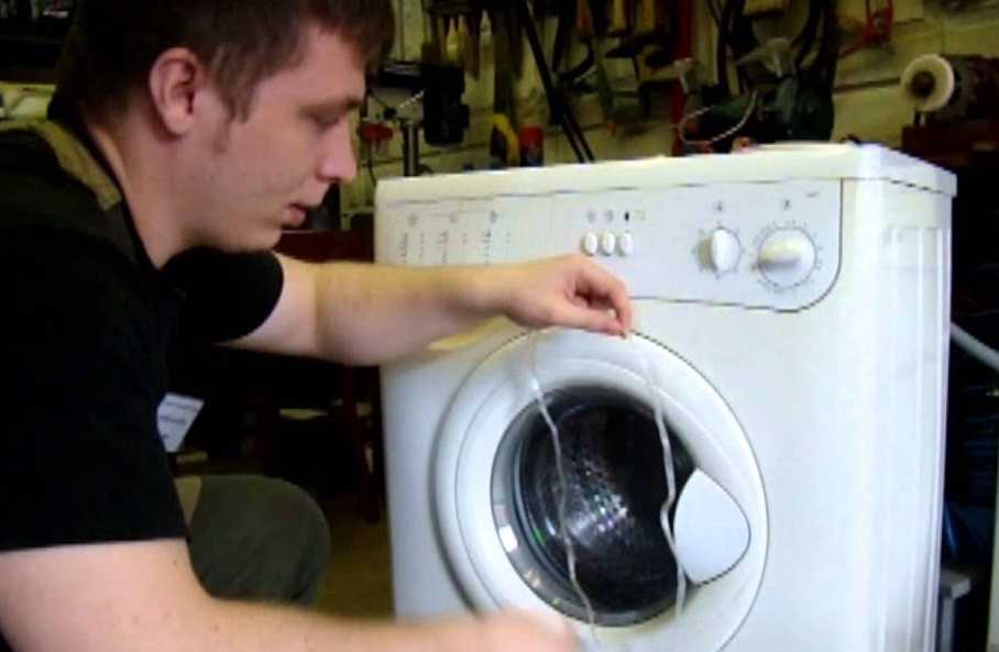 Как открыть заблокированную дверь стиральной машины Как открыть заблокированную дверь стиральной машины