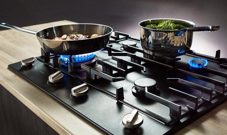Какую варочную панель выбрать по материалу поверхности Какую варочную панель выбрать по материалу поверхности