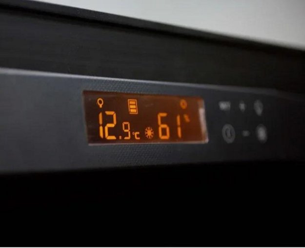 Монотемпературный винный шкаф EuroCave V-PURE-L P-300067-L (preview 3)