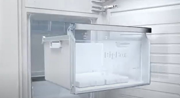 Двухкамерный холодильник Bosch KGN49LB30U (video 2)