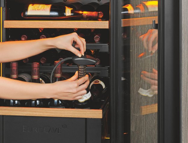 Встраиваемый двухтемпературный винный шкаф EuroCave I-090020-M (preview 3)