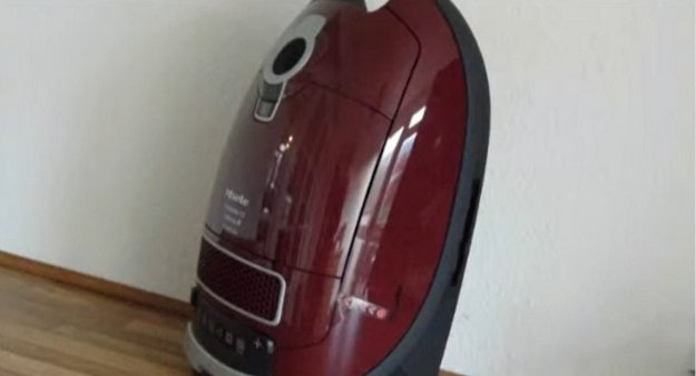 Пылесос Miele SGSF5 Complete C3 Parquet XL PowerLine черный (video 1)