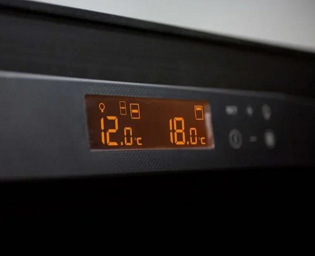 Трехтемпературный винный шкаф EuroCave E-PURE-L P-300049-L (preview 3)