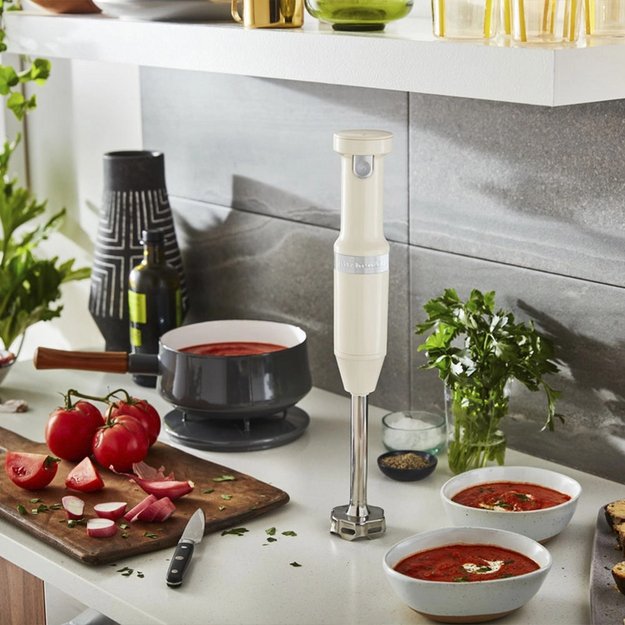 Погружной блендер беспроводной KitchenAid 5KHBBV53EAC кремовый (фото 10) Погружной блендер беспроводной KitchenAid 5KHBBV53EAC кремовый (preview 10)