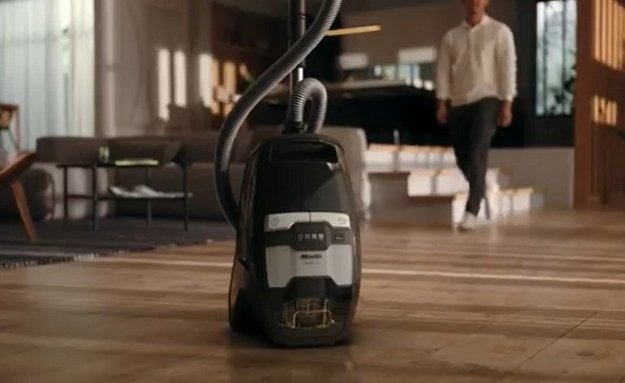 Пылесос Miele SGSF5 Complete C3 Parquet XL PowerLine черный (video 2)