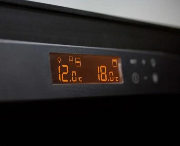 Трехтемпературный винный шкаф EuroCave E-PURE-L P-300043-L (preview 3)