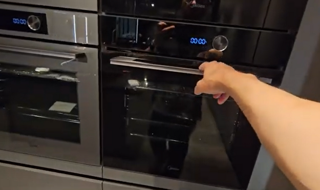 Духовой шкаф Midea MO68111X (video 2)
