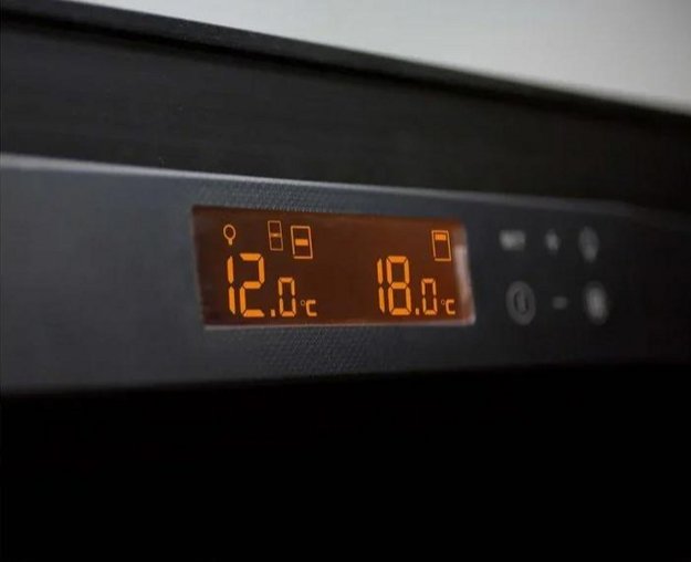 Трехтемпературный винный шкаф EuroCave E-PURE-L P-300068-L (preview 3)