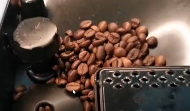 Встраиваемая кофемашина Electrolux KBC85Z (video 2)