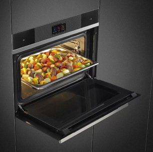 Компактный духовой шкаф с пароваркой Smeg SF4104WVCPN фото 3 в Челябинске