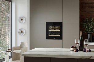 Встраиваемый винный шкаф Кертинг KFW 604 DB GN фото 4 в Челябинске Встраиваемый винный шкаф Korting KFW 604 DB GN фото 4 в Челябинске