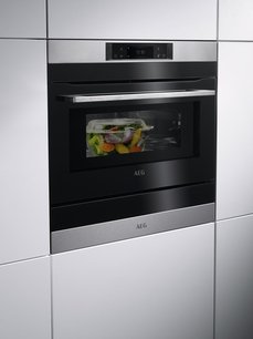 Духовой шкаф с СВЧ CombiQuick АЕГ KMK768080M фото 2 в Челябинске Духовой шкаф с СВЧ CombiQuick AEG KMK768080M фото 2 в Челябинске