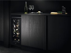 Встраиваемый винный шкаф AEG AWUS018B7B фото 3 в Челябинске
