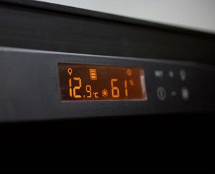 Встраиваемый монотемпературный винный шкаф EuroCave V-259 K-800022-L фото 3 в Челябинске