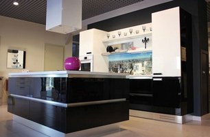 Вытяжка Фабер CUBIA IS.GLOSS PLUS EV8 WH A60 фото 3 в Челябинске Вытяжка Faber CUBIA IS.GLOSS PLUS EV8 WH A60 фото 3 в Челябинске