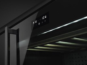 Винный холодильник Смег CVI638RWN3 фото 2 в Челябинске Винный холодильник Smeg CVI638RWN3 фото 2 в Челябинске