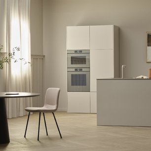 Встраиваемый паровой шкаф V-Zug CombiSteamer V4000 45 CS4T-23031 черное стекло фото 4 в Челябинске Встраиваемый паровой шкаф V-Zug CombiSteamer V4000 45 CS4T-23031 черное стекло фото 4 в Челябинске
