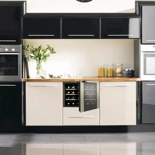 Винный шкаф Индел Би BUILT-IN 24 HOMME PLUS фото 2 в Челябинске Винный шкаф Indel B BUILT-IN 24 HOMME PLUS фото 2 в Челябинске