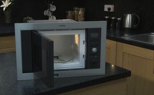 Микроволновая печь АЕГ MC1763E-M фото 3 в Челябинске Микроволновая печь AEG MC1763E-M фото 3 в Челябинске