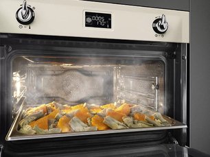 Компактный духовой шкаф с пароваркой Smeg SF4920VCP1 фото 2 в Челябинске