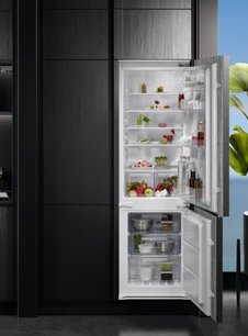 Встраиваемый холодильник АЕГ OSC6N181ES фото 3 в Челябинске Встраиваемый холодильник AEG OSC6N181ES фото 3 в Челябинске