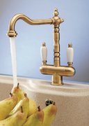 Смеситель Franke Old England золото (с двумя ручками) фото 2 в Челябинске