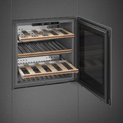 Встраиваемый холодильный шкаф для вина Smeg CVI129G фото 4 в Челябинске