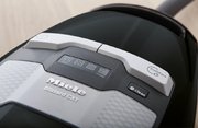 Пылесос Миле Blizzard CX1 Comfort PowerLine SKMF5 черный фото 3 в Челябинске Пылесос Miele Blizzard CX1 Comfort PowerLine SKMF5 черный фото 3 в Челябинске