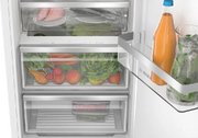 Встраиваемый однокамерный холодильник Bosch KIR81ADD0 фото 4 в Челябинске
