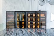 Монотемпературный винный шкаф EuroCave V-ROYALE-L V-10002-L фото 3 в Челябинске