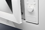 Встраиваемая микроволновая печь Electrolux LMS2173EMW фото 4 в Челябинске