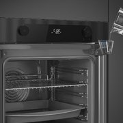 Духовой шкаф с функцией пара Smeg SO6201S2B фото 3 в Челябинске