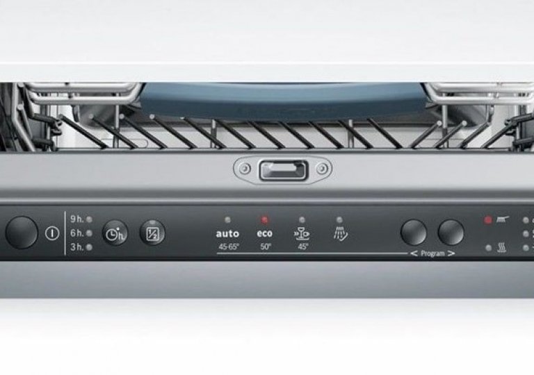 Ошибка «Мигает индикатор щетка» в посудомоечной машине Bosch