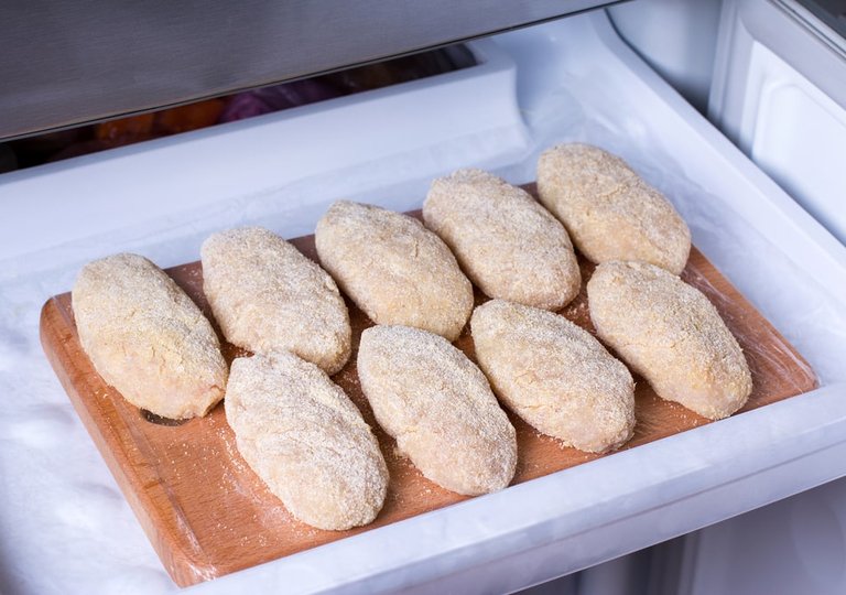 Можно ли, как и сколько хранить котлеты в холодильнике?