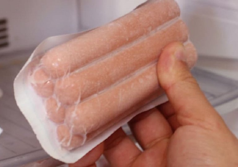 Можно ли, как и сколько хранить сосиски в холодильнике?