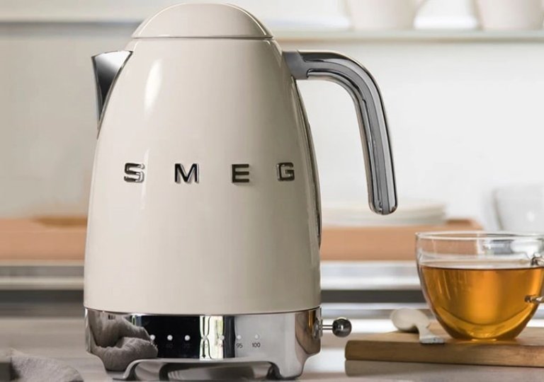 Обзор чайника Smeg KLF04WHEU
