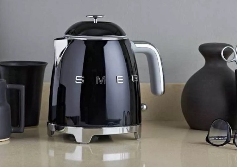 Обзор чайника Smeg KLF05BLEU