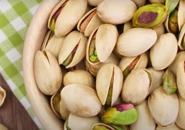 Можно ли, как и сколько хранить фисташки в холодильнике?