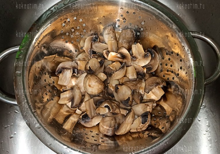 Можно ли, как и сколько хранить отварные грибы в холодильнике?