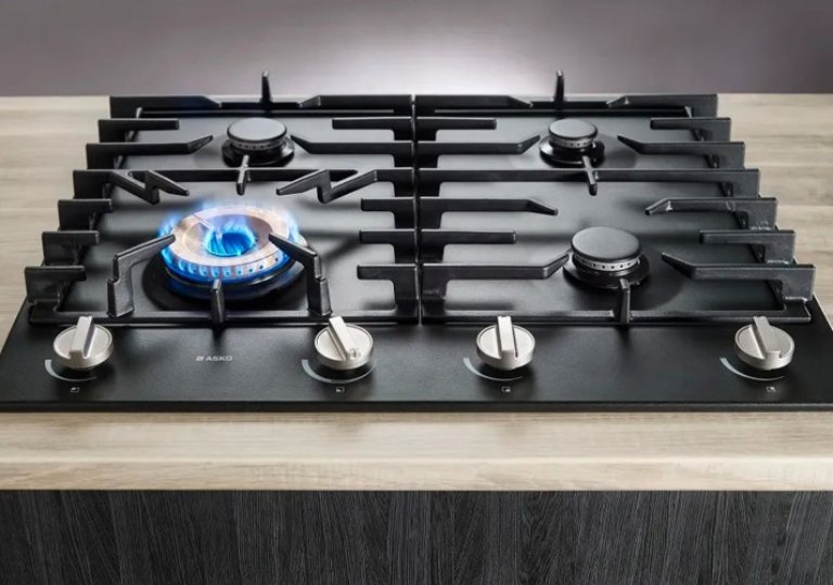 Чем мыть варочную панель? Правильный уход за разными видами поверхностей