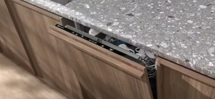 Сушка воздухом с автооткрытием дверцы в конце цикла (AirDry Technology)
